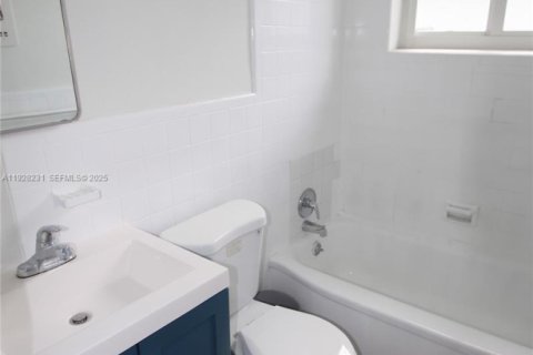 Condo in Miami Beach, Florida, 1 bedroom  № 2056440 - photo 10