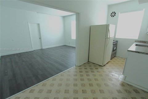 Condo in Miami Beach, Florida, 1 bedroom  № 2056440 - photo 7