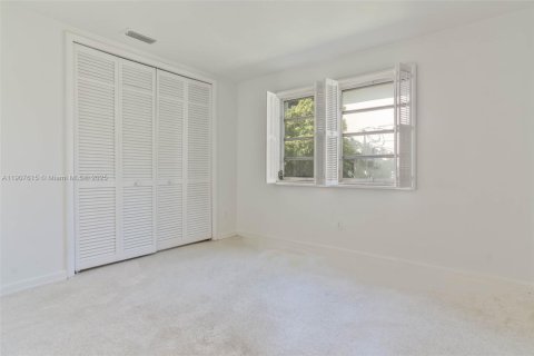 Купить виллу или дом в Пальметто-Бей, Флорида 7 комнат, 167.5м2, № 1964052 - фото 12