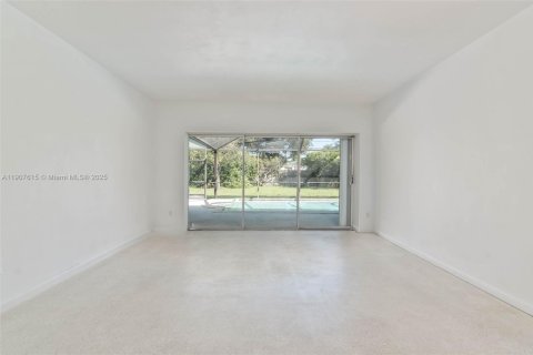 Купить виллу или дом в Пальметто-Бей, Флорида 7 комнат, 167.5м2, № 1964052 - фото 3