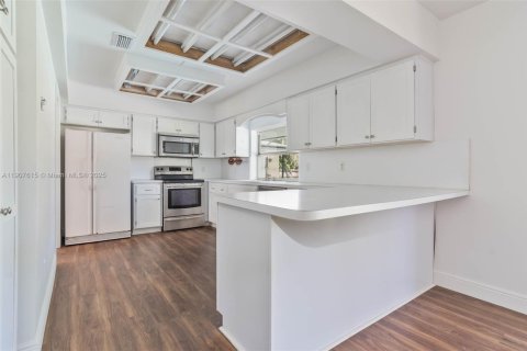 Купить виллу или дом в Пальметто-Бей, Флорида 7 комнат, 167.5м2, № 1964052 - фото 5