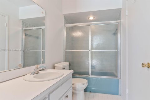 Купить виллу или дом в Пальметто-Бей, Флорида 7 комнат, 167.5м2, № 1964052 - фото 13