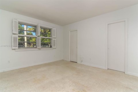 Купить виллу или дом в Пальметто-Бей, Флорида 7 комнат, 167.5м2, № 1964052 - фото 8