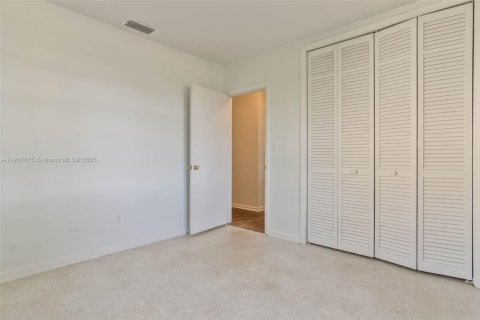 Купить виллу или дом в Пальметто-Бей, Флорида 7 комнат, 167.5м2, № 1964052 - фото 11