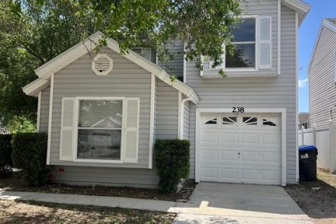 House in Orlando, Florida 3 bedrooms, 119.57 sq.m. № 1624909 - photo 1