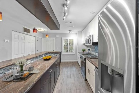 Touwnhouse à vendre à Gainesville, Floride: 2 chambres, 107.02 m2 № 2373040 - photo 6
