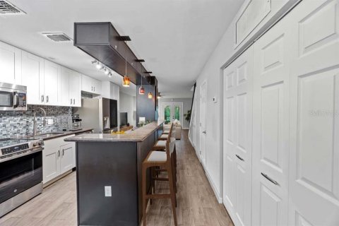 Touwnhouse à vendre à Gainesville, Floride: 2 chambres, 107.02 m2 № 2373040 - photo 4