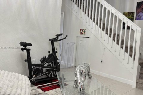 Снять в аренду таунхаус в Хомстед, Флорида 3 спальни, 129.41м2, № 1961728 - фото 4