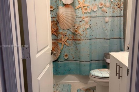 Снять в аренду таунхаус в Хомстед, Флорида 3 спальни, 129.41м2, № 1961728 - фото 19