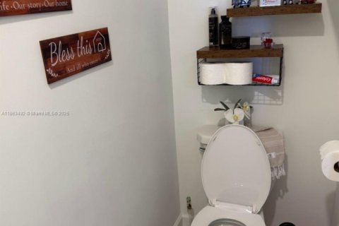 Снять в аренду таунхаус в Хомстед, Флорида 3 спальни, 129.41м2, № 1961728 - фото 12