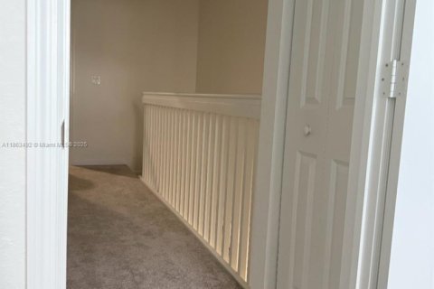 Снять в аренду таунхаус в Хомстед, Флорида 3 спальни, 129.41м2, № 1961728 - фото 24