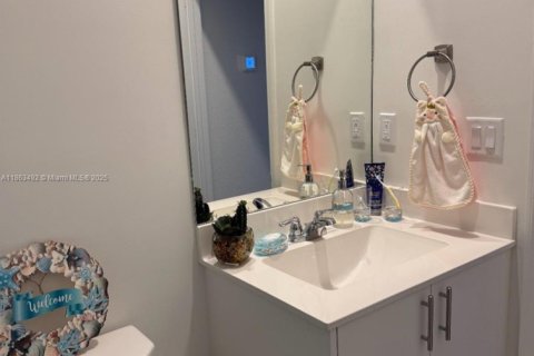 Снять в аренду таунхаус в Хомстед, Флорида 3 спальни, 129.41м2, № 1961728 - фото 18