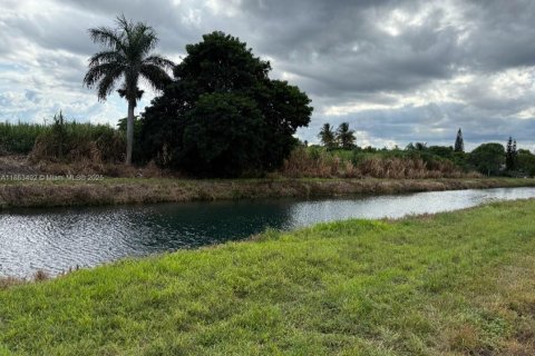 Снять в аренду таунхаус в Хомстед, Флорида 3 спальни, 129.41м2, № 1961728 - фото 15