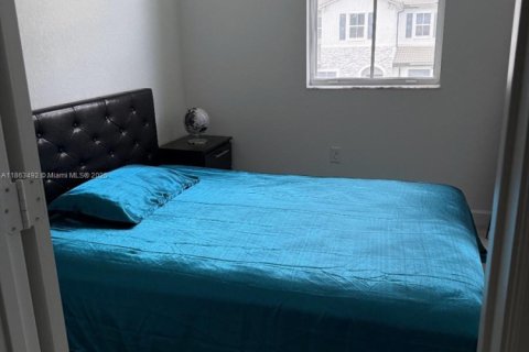 Снять в аренду таунхаус в Хомстед, Флорида 3 спальни, 129.41м2, № 1961728 - фото 23