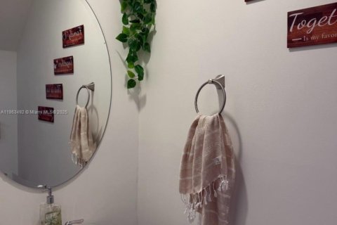 Снять в аренду таунхаус в Хомстед, Флорида 3 спальни, 129.41м2, № 1961728 - фото 11