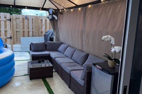 Снять в аренду таунхаус в Хомстед, Флорида 3 спальни, 129.41м2, № 1961728 - фото 16