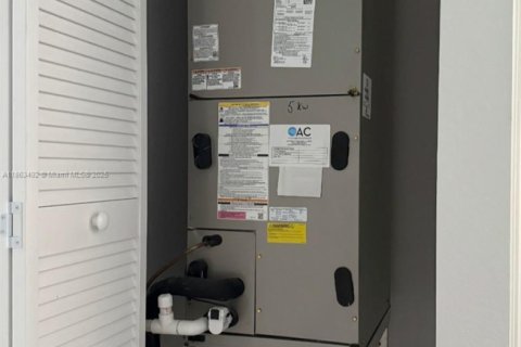 Снять в аренду таунхаус в Хомстед, Флорида 3 спальни, 129.41м2, № 1961728 - фото 25