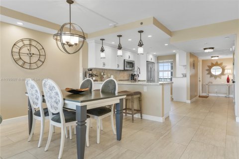 Condominio en venta en Pompano Beach, Florida, 3 dormitorios, 129.13 m2 № 1860781 - foto 9