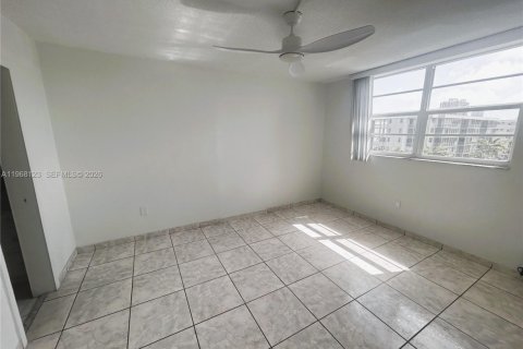 Copropriété à vendre à Aventura, Floride: 1 chambre, 71.35 m2 № 2078920 - photo 11