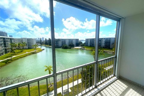 Copropriété à vendre à Aventura, Floride: 1 chambre, 71.35 m2 № 2078920 - photo 19