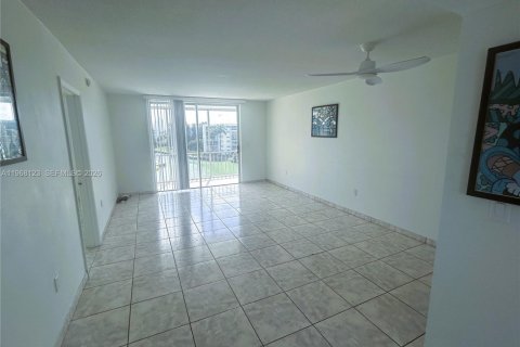 Copropriété à vendre à Aventura, Floride: 1 chambre, 71.35 m2 № 2078920 - photo 4