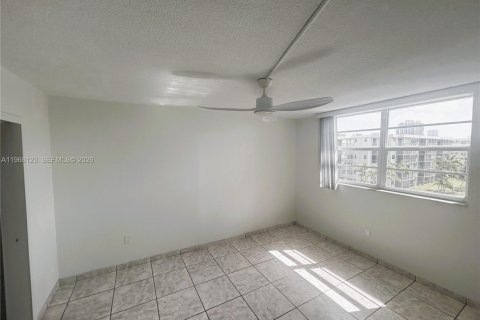 Copropriété à vendre à Aventura, Floride: 1 chambre, 71.35 m2 № 2078920 - photo 12