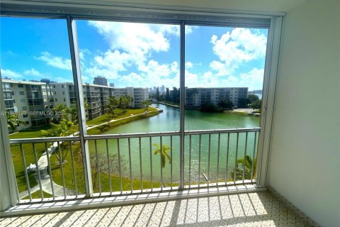 Copropriété à vendre à Aventura, Floride: 1 chambre, 71.35 m2 № 2078920 - photo 20