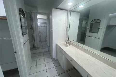Copropriété à vendre à Aventura, Floride: 1 chambre, 71.35 m2 № 2078920 - photo 14