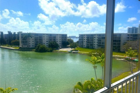 Condo à Aventura, Floride, 1 chambre  № 2078920
