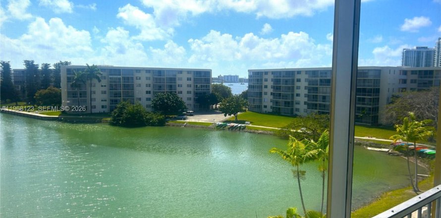Condo à Aventura, Floride, 1 chambre  № 2078920