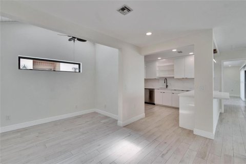 Купить виллу или дом в Олдсмар, Флорида 8 комнат, 139.35м2, № 1586253 - фото 18