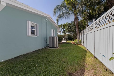 House in Fort Lauderdale, Florida 3 bedrooms, 139.35 sq.m. № 1187036 - photo 1