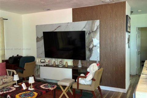 House in North Miami Beach, Florida 3 bedrooms, 123.28 sq.m. № 2071398 - photo 6