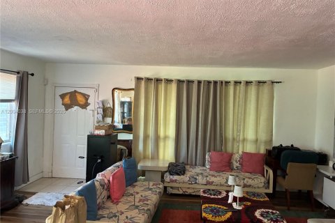 House in North Miami Beach, Florida 3 bedrooms, 123.28 sq.m. № 2071398 - photo 8