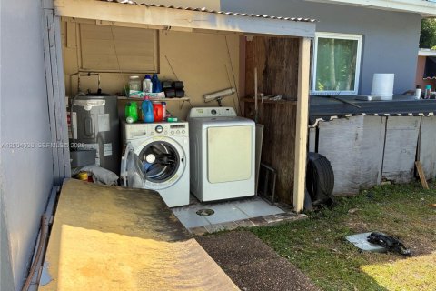 House in North Miami Beach, Florida 3 bedrooms, 123.28 sq.m. № 2071398 - photo 27