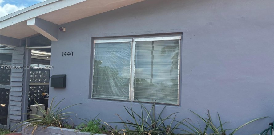 House in North Miami Beach, Florida 3 bedrooms, 123.28 sq.m. № 2071398
