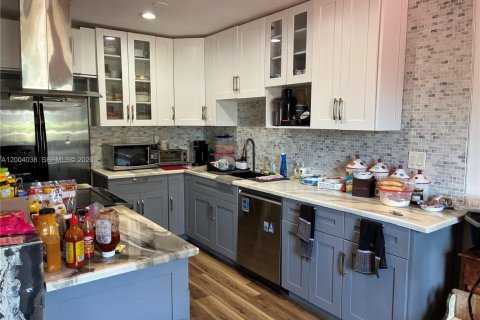 House in North Miami Beach, Florida 3 bedrooms, 123.28 sq.m. № 2071398 - photo 5