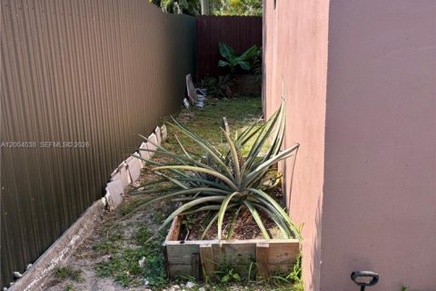 House in North Miami Beach, Florida 3 bedrooms, 123.28 sq.m. № 2071398 - photo 30