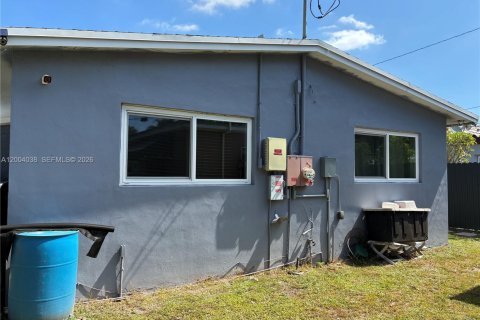House in North Miami Beach, Florida 3 bedrooms, 123.28 sq.m. № 2071398 - photo 28