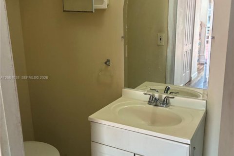 House in North Miami Beach, Florida 3 bedrooms, 123.28 sq.m. № 2071398 - photo 23