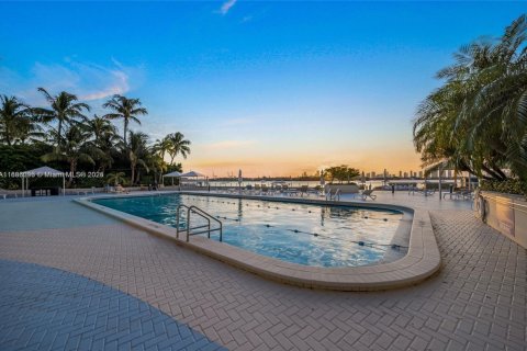 Condo in Miami Beach, Florida, 1 bedroom  № 1942071 - photo 15