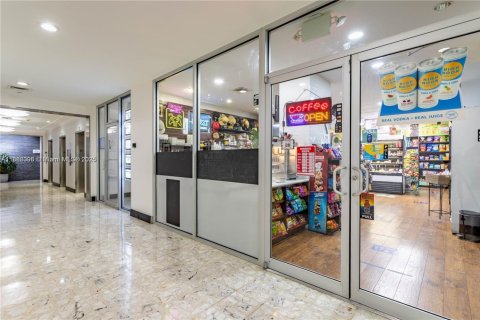 Condo in Miami Beach, Florida, 1 bedroom  № 1942071 - photo 21