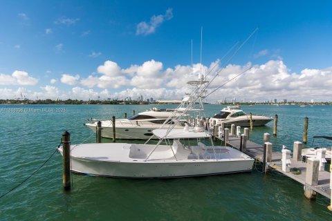 Condo in Miami Beach, Florida, 1 bedroom  № 1942071 - photo 14