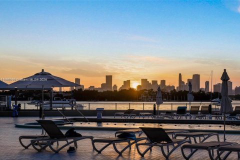 Condo in Miami Beach, Florida, 1 bedroom  № 1942071 - photo 18