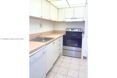 Condo in Miami Beach, Florida, 1 bedroom  № 1942071 - photo 4