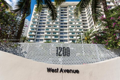 Condo in Miami Beach, Florida, 1 bedroom  № 1942071 - photo 11