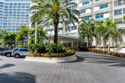 Condo in Miami Beach, Florida, 1 bedroom  № 1942071 - photo 13
