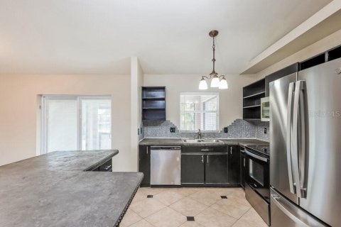 Снять в аренду виллу или дом в Кейп-Корал, Флорида 3 спальни, 114.46м2, № 2100352 - фото 6
