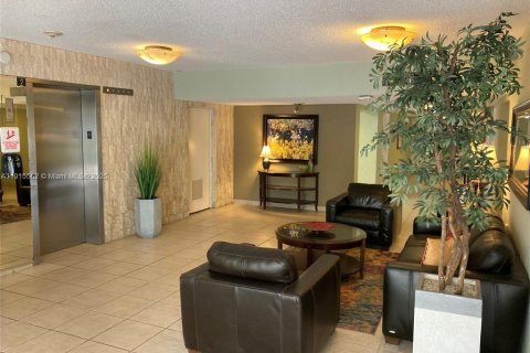 Copropriété à vendre à Pompano Beach, Floride: 3 chambres, 150.5 m2 № 1971642 - photo 17