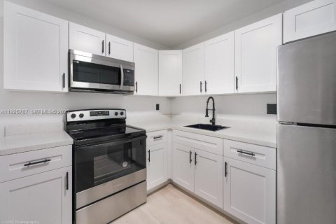 Appartement à louer à North Miami, Floride: 2 chambres, 83.61 m2 № 1984291 - photo 4